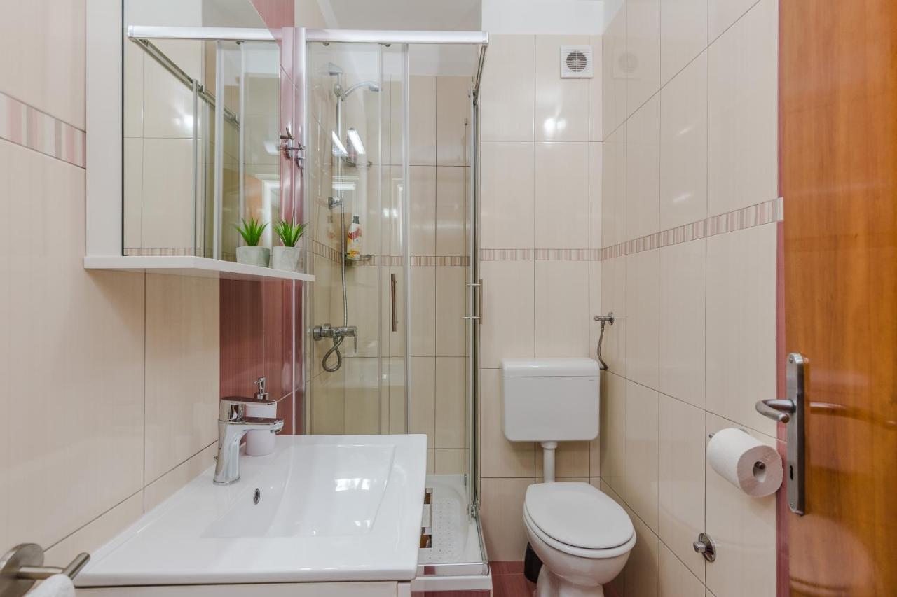 Guest house Neva With Private Bathroom Zadar