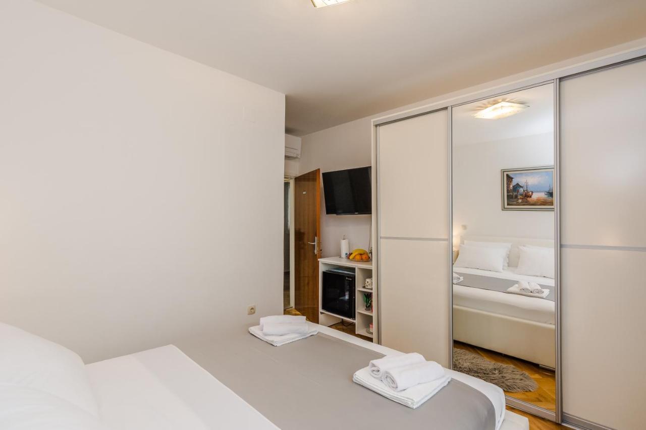 Neva With Private Bathroom Guest house Zadar