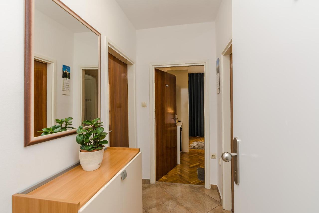 Neva With Private Bathroom Guest house *