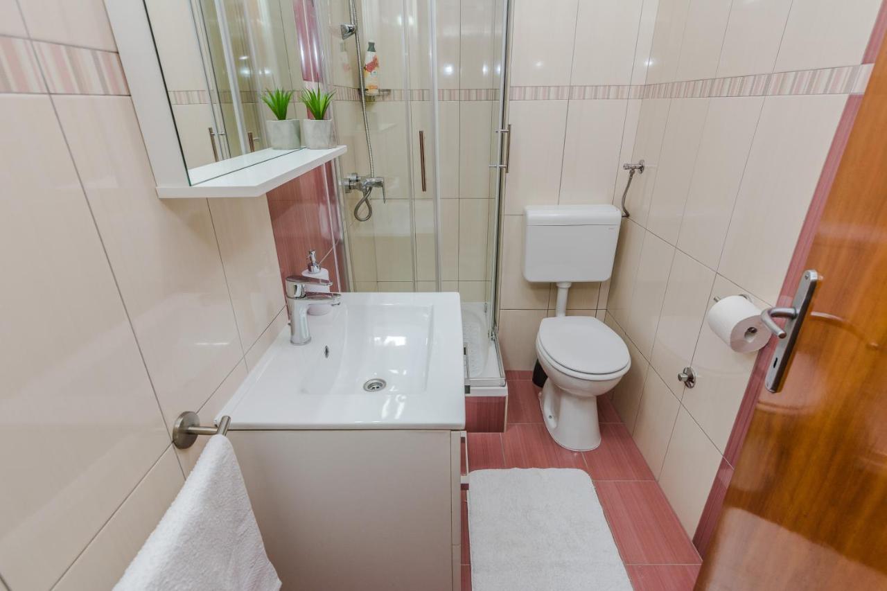 Guest house Neva With Private Bathroom Zadar